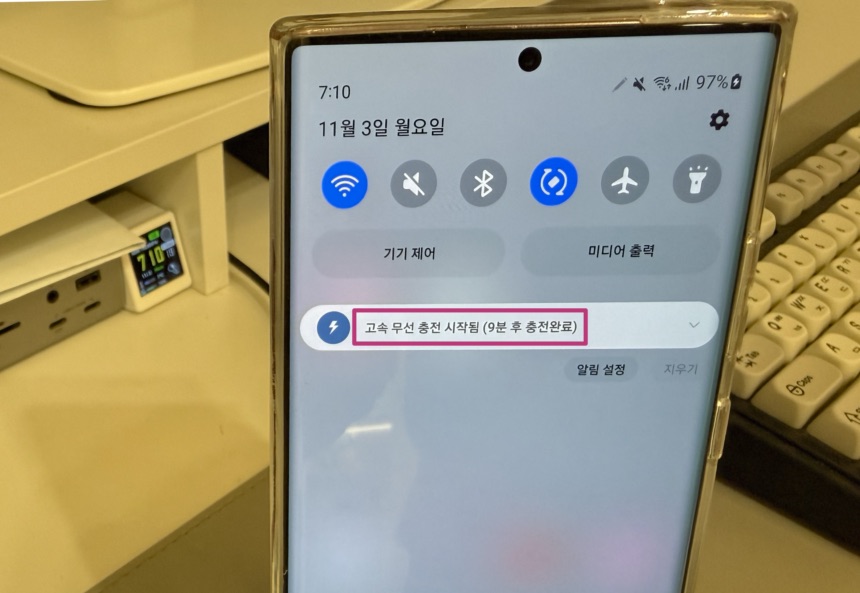 가족 여행 간다면 이코노미쿠스 맥세이프 충전기 하나만 챙기세요
