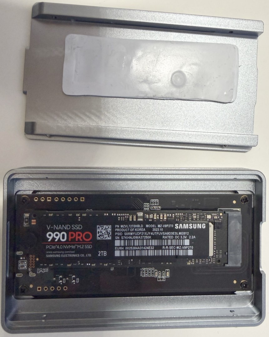 모자란 맥미니 저장 공간 업그레이드 아카시스 썬더볼트 SSD 인클로저 후기